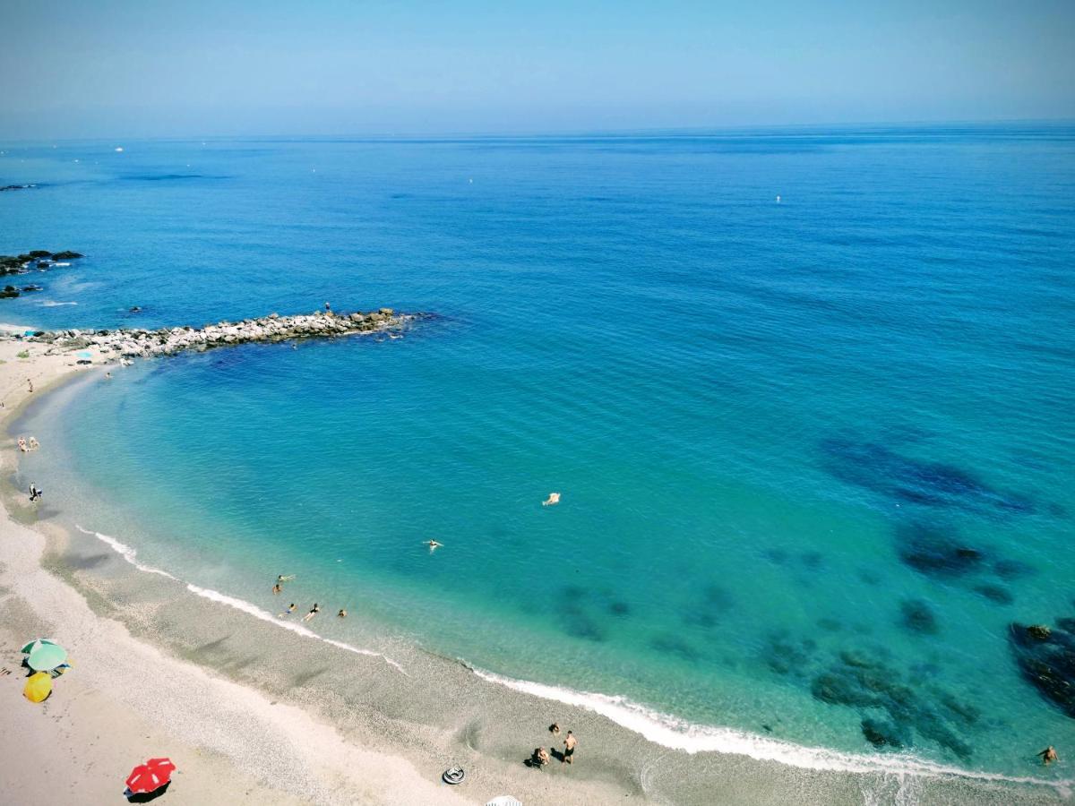 La Perla Cruise Apartment On Private Beach, Modern With Aircon & Wifi Benalmádena Eksteriør bilde
